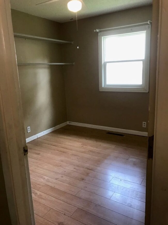 Building Photo - Nice, 4BR rancher with appliances, attached garage and fenced back yard.