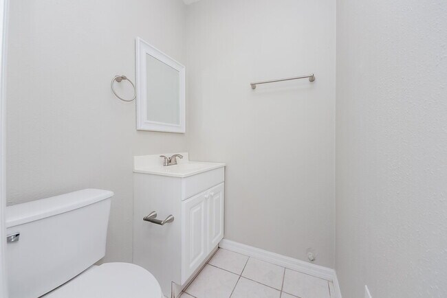 Building Photo - 911 San Rafael Way