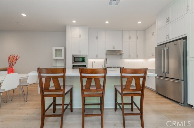 Building Photo - 119 Novel