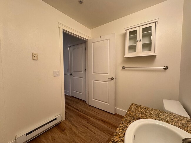 Building Photo - 1 Bed 1 Bath Condo Unit in Downtown Bellingham with Garage Parking