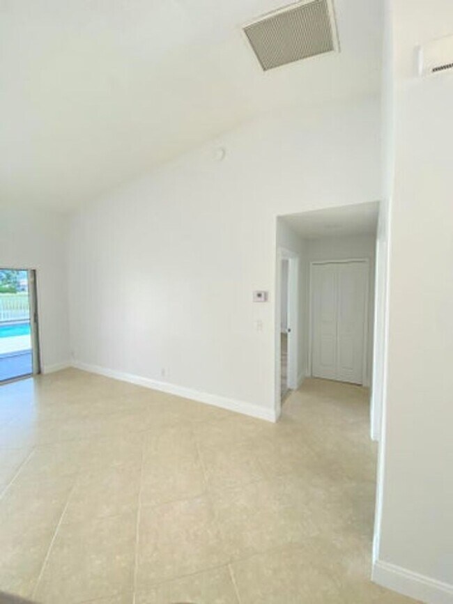 Building Photo - 4593 Bucida Rd