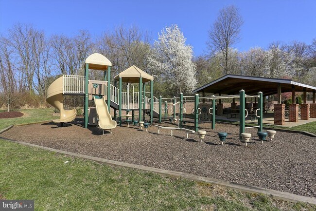 Building Photo - 217 Highland Ridge Ave
