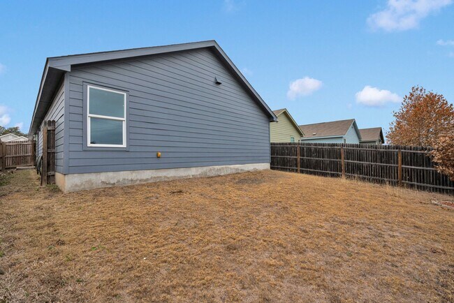 Building Photo - Charming 3 Bed 2 Bath Home near Helotes!