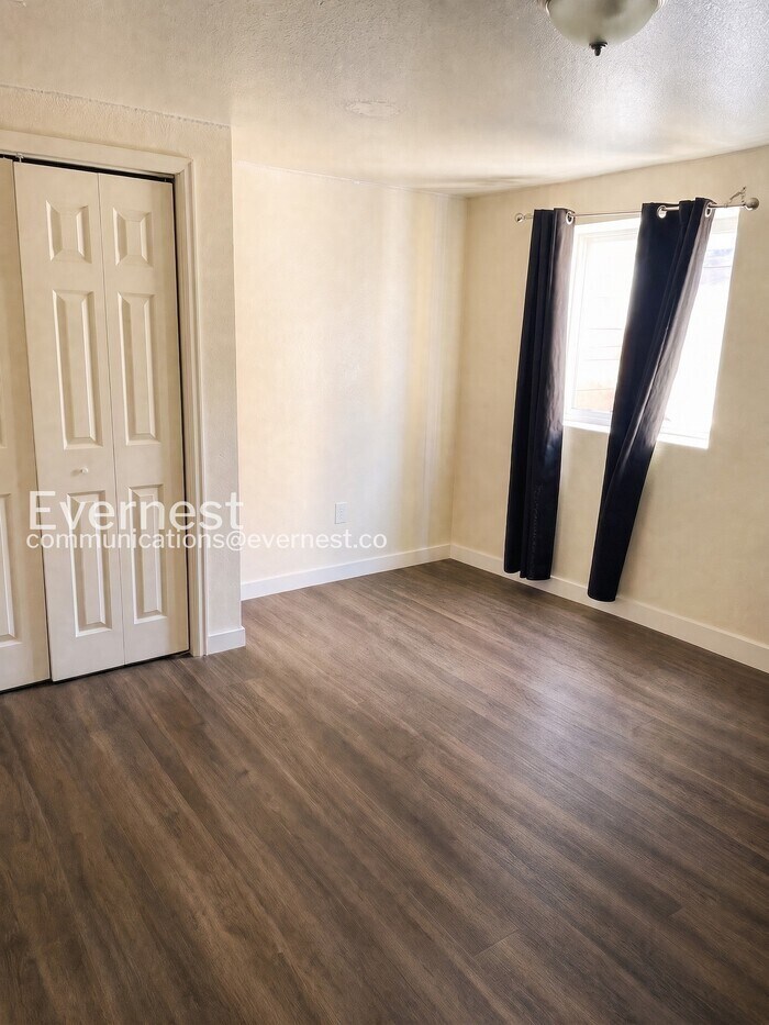 Building Photo - 928 Timber Ln