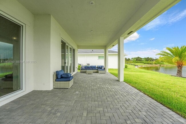 Building Photo - 601 Hookline Cir