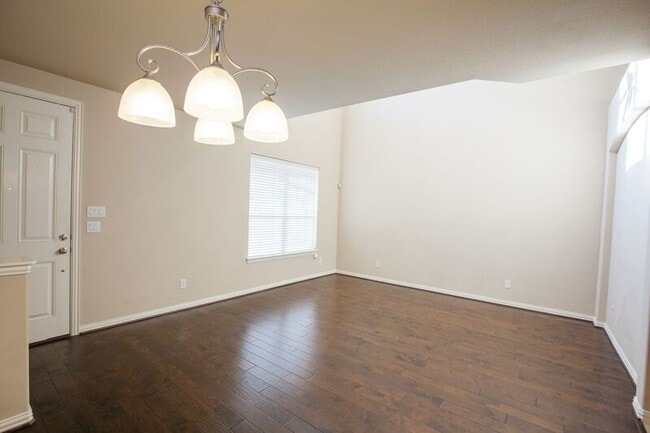 Building Photo - 528 S Greenville Ave