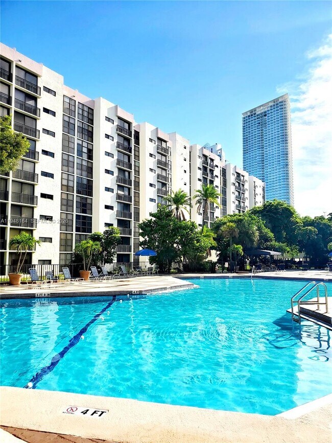 Building Photo - 17021 N Bay Rd