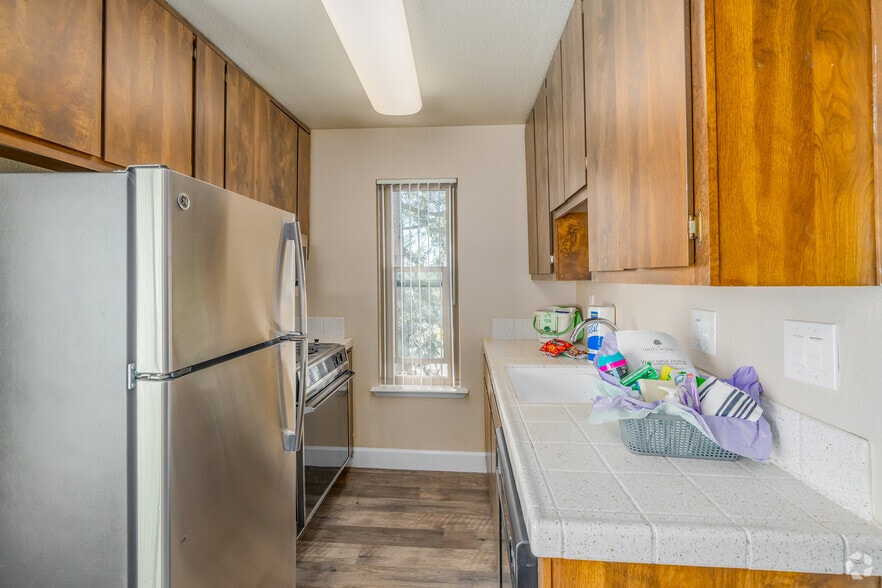 1BR, 1BA - 560SF w/ Brown Cabinets - Kitchen - Hazel Wood Apartments