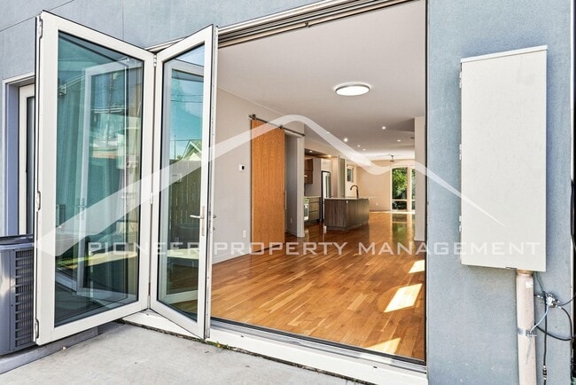 Building Photo - 3625 Mariposa St