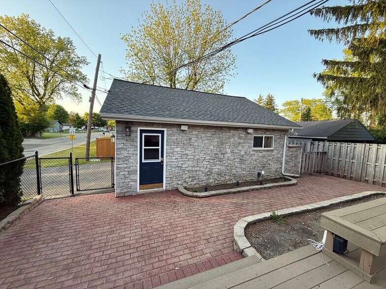 Building Photo - 522 Lilac Ct
