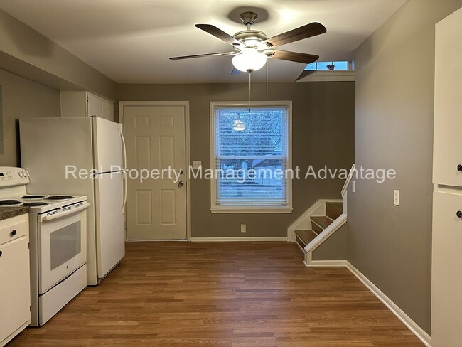 Building Photo - Cute Three-Bedroom with Large Deck!