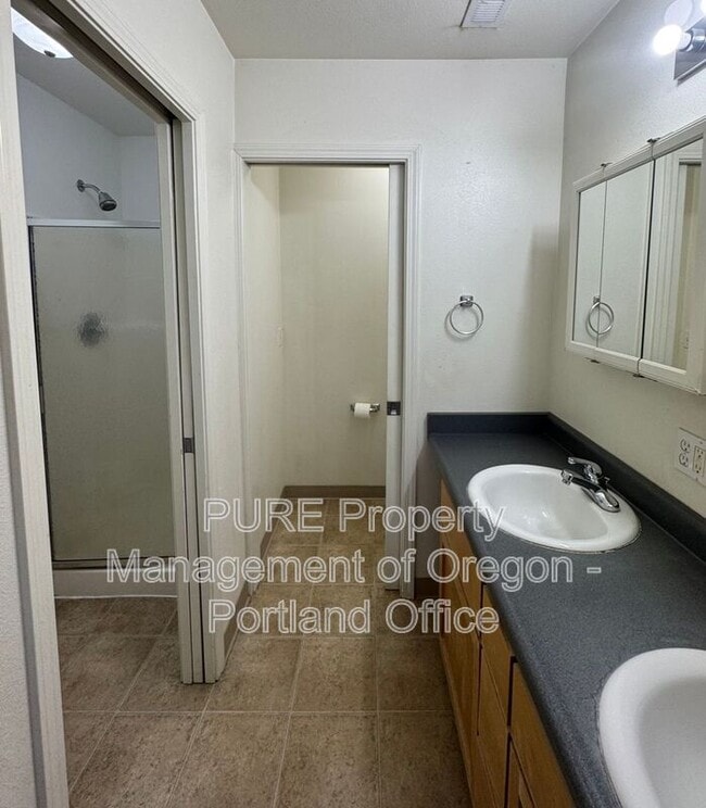 Building Photo - 5628 N Harvard