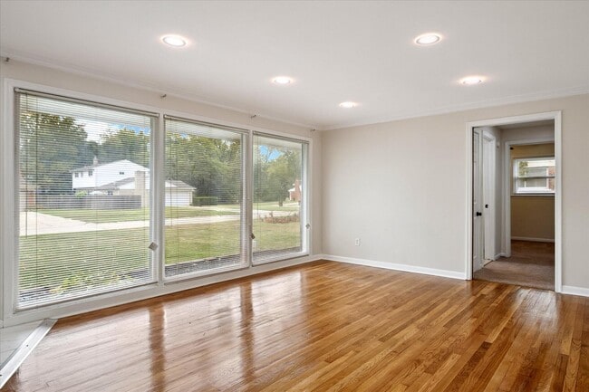 Building Photo - 29484 Spring Hill Dr