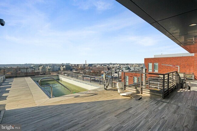 Building Photo - 1211 Van St SE