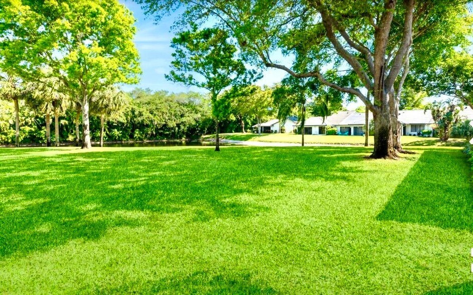 Building Photo - 10173 Mangrove Dr