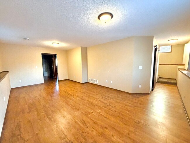 Building Photo - Beautiful 4bed 3bath Single Family Home In Sartell