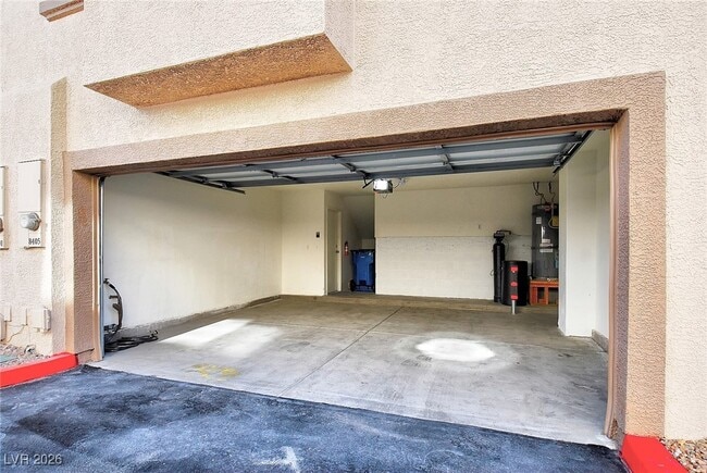 Building Photo - 8405 Tiger Woods Ave