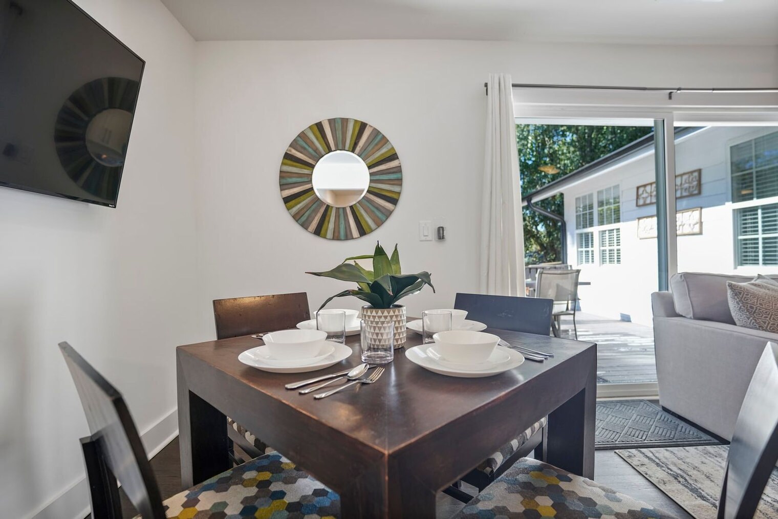 Building Photo - 975 Shadowridge Dr SE