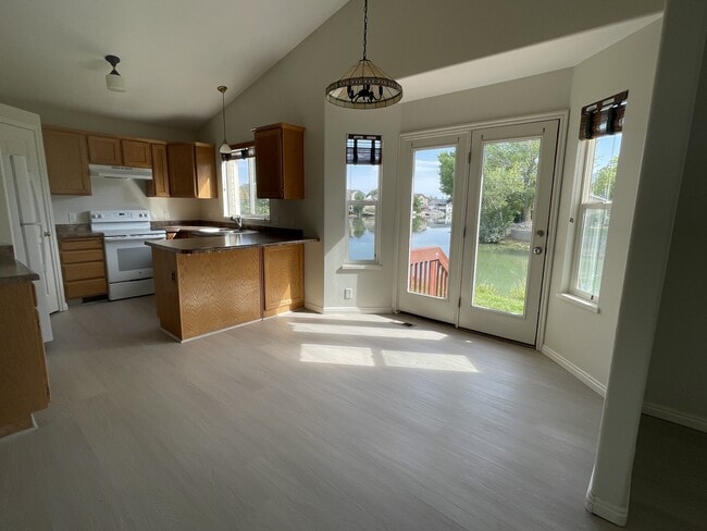 Building Photo - 134 Lakeview Dr
