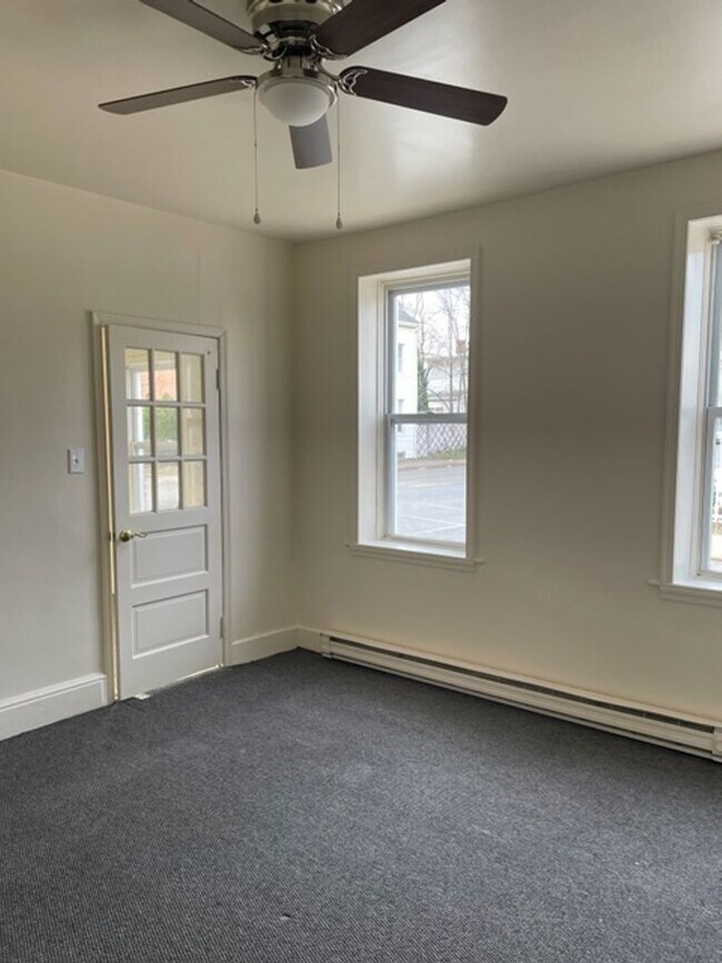 Building Photo - 237 Pattison St