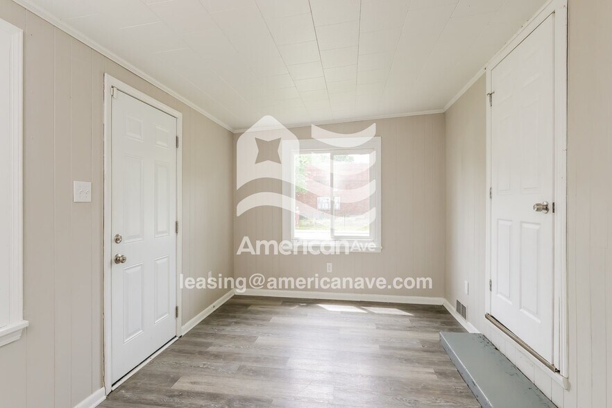 Building Photo - 2102 Shelby St