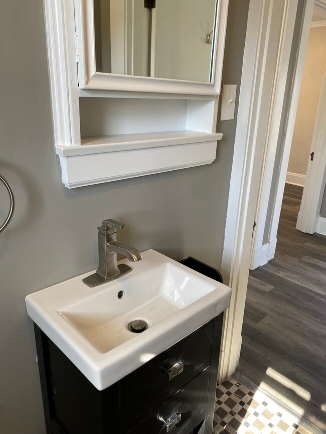 Building Photo - 2303 Center St