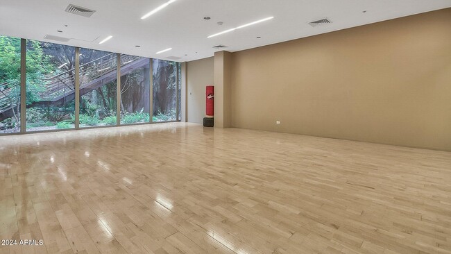 Building Photo - 7161 E Rancho Vista Dr