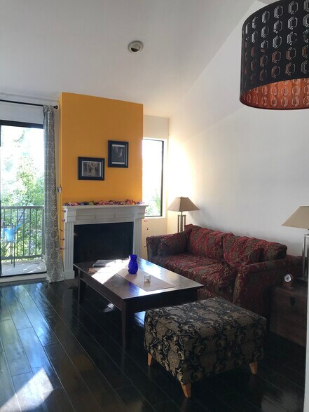 Building Photo - 330 Cordova St