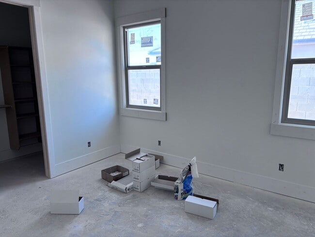 Building Photo - Beautiful single story with 4 bedrooms next to Crimson High School