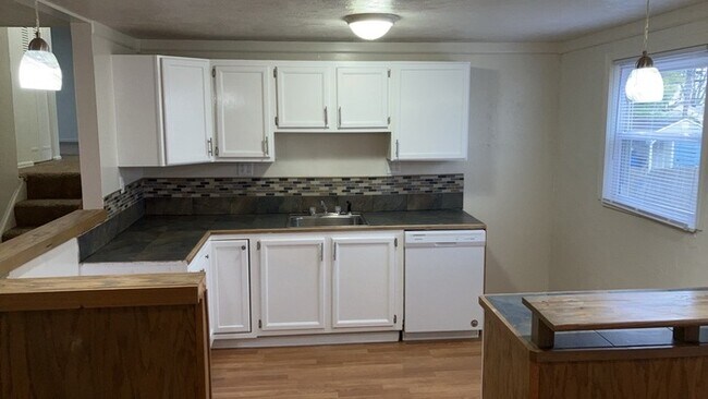 Building Photo - 105 Woodard Dr