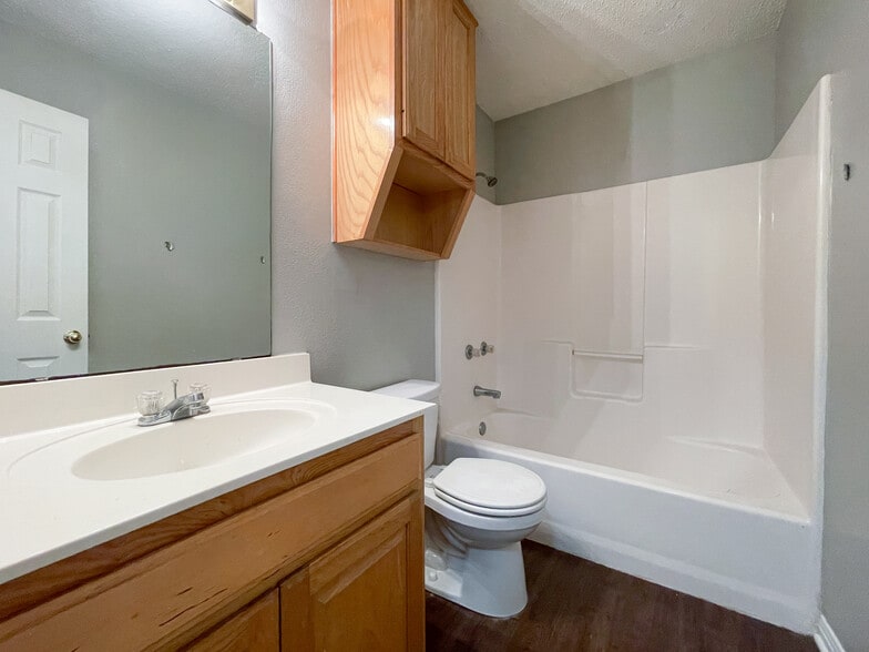 Building Photo - 141 Spring Country