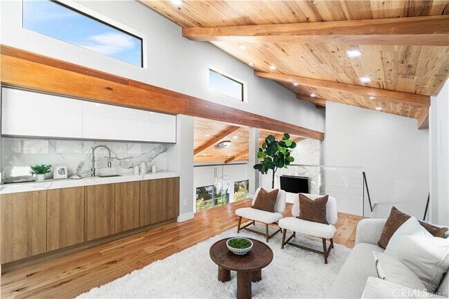 Building Photo - 8566 Hollywood Blvd