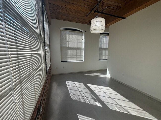 Building Photo - 88 Gerrish Ave
