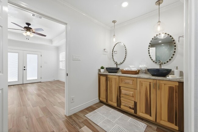 Building Photo - 1320 Woodvine Dr