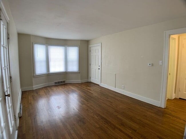 Building Photo - Duplex in Niles