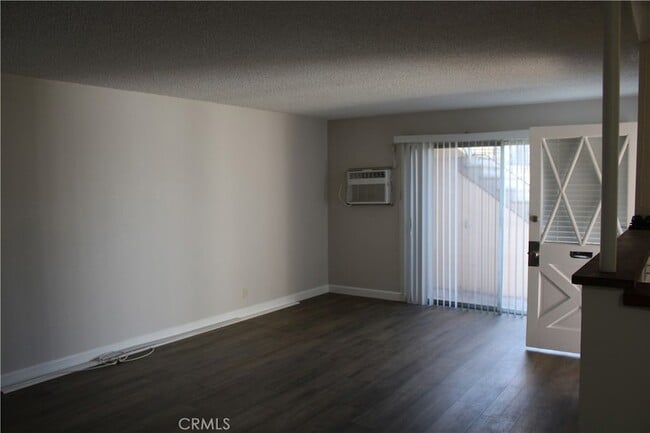 Building Photo - 1342 W Valencia Dr