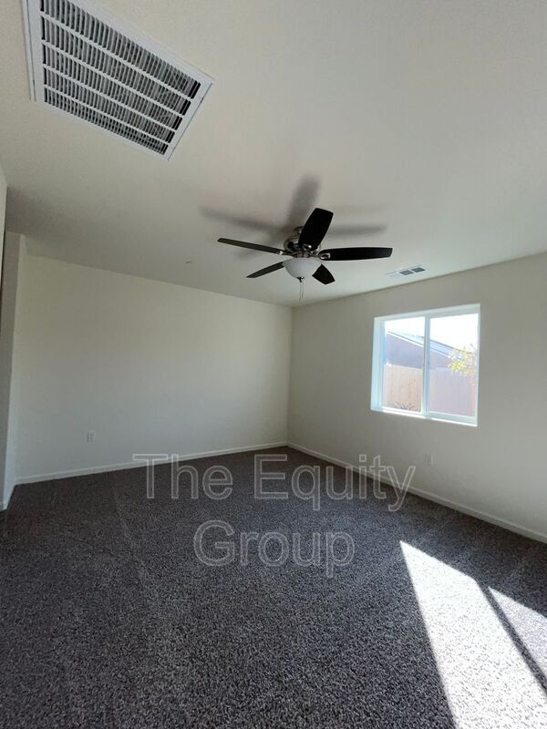 Building Photo - 7039 W Wren Ave