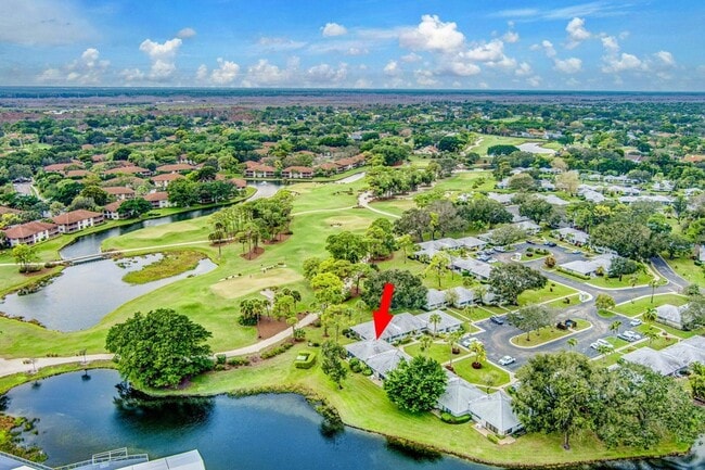 Building Photo - 515 Club Dr