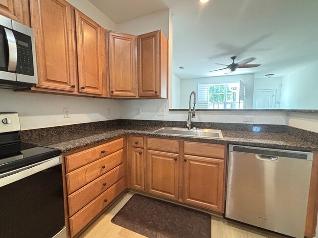 Building Photo - Beautiful 3-Bedroom, 3.5-Bath Townhome in ...
