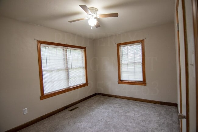 Building Photo - 3 bedroom, rental in west Coffeyville.