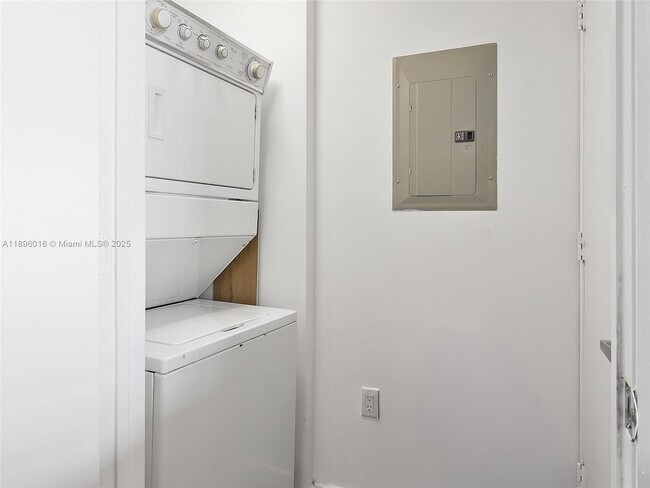 Building Photo - 50 Biscayne Blvd