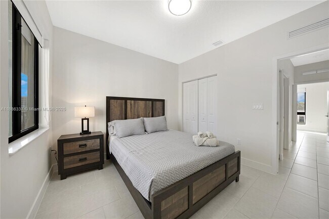 Building Photo - 8167 NW 41st St