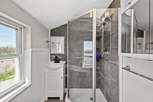 Building Photo - Gorgeous 3 bedroom home in North Versaille...