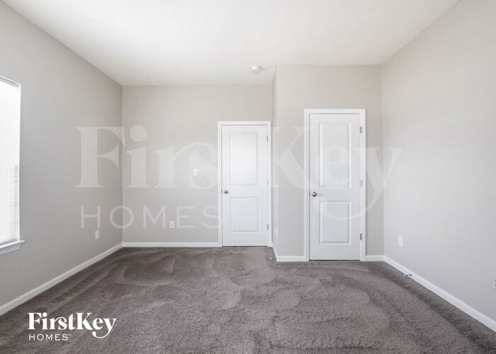 Building Photo - 380 Thunderwood Dr