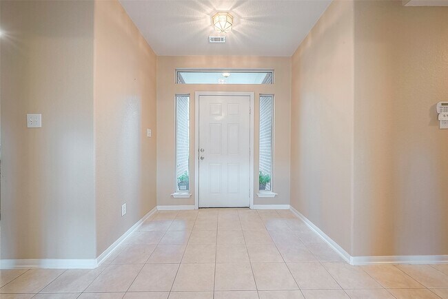 Building Photo - 134 E Foxbriar Forest Cir