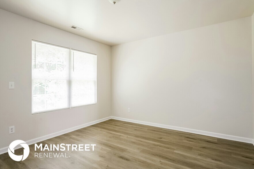 Building Photo - 5323 Landreaux Dr
