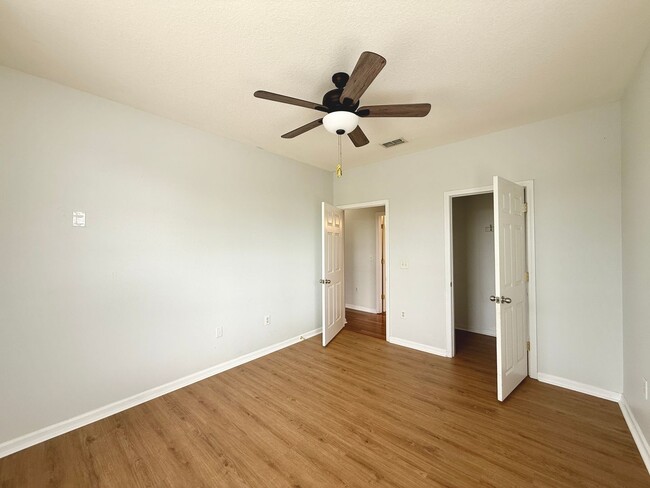 Building Photo - 3Bed/2Bath Condo for Rent in The Palms of ...