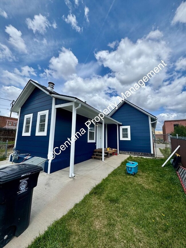 Building Photo - This remodeled two bedroom has all new everything including high end stainless steel appliances.