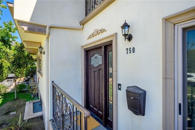 Building Photo - 750 E Orange Grove Ave