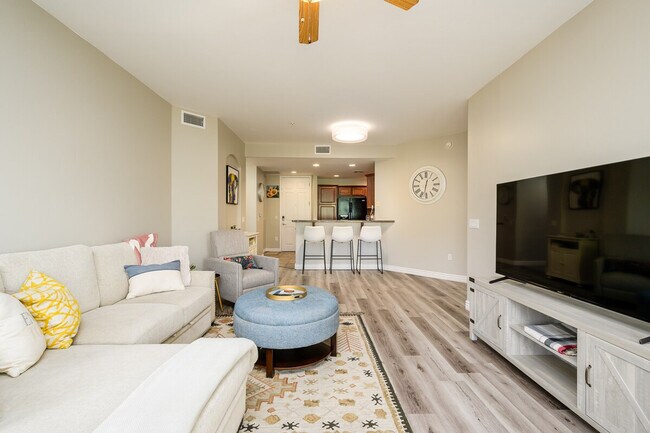 Building Photo - 5350 E Deer Valley Dr